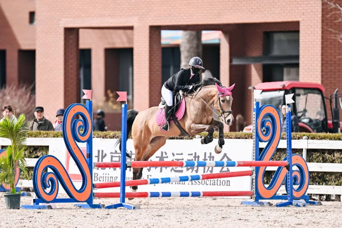 PG电子试玩模拟器-联赛专访｜吴璨彤：“我愿意永远相信我的战友，永远跟牠们并肩作战”|马术|搭档|教练|比赛|俱乐部联赛_新浪体育_新浪新闻